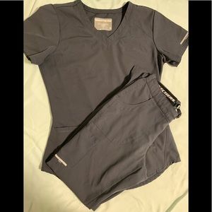 SKECHERS scrub set